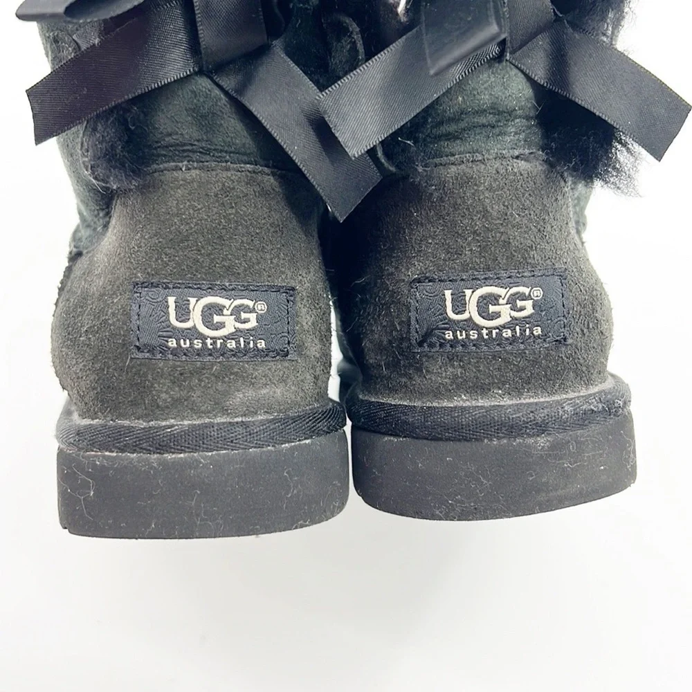 Ugg Mini Bailey Bow Black size 4